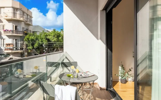 Sunny Chic in TLV Center by Sea N' Rent