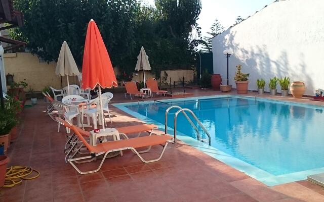 Spacious Apartment in Plataanias with Swimming Pool
