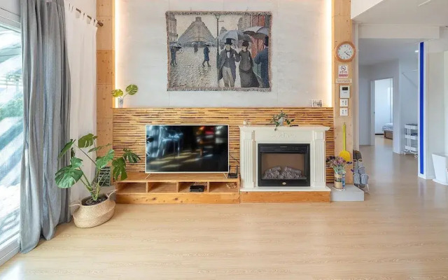 Jeju Jongdalrifeel House