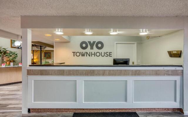 OYO Townhouse Tulsa Woodland Hills