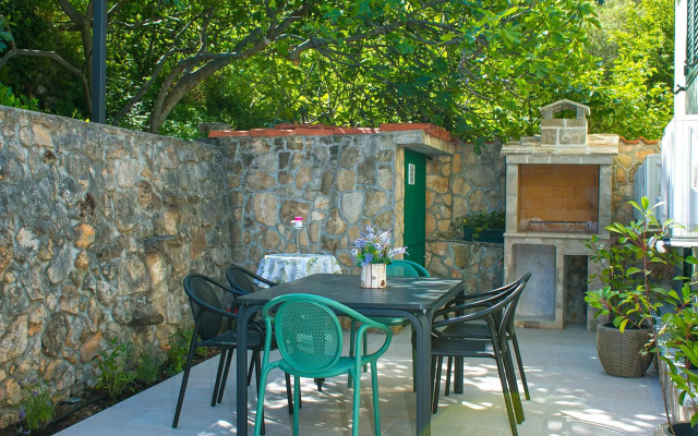 Old stone house Mario