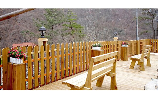 Yangsan Chickweed & Flower Pension