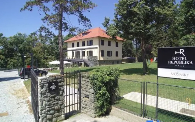 Hotel Republika