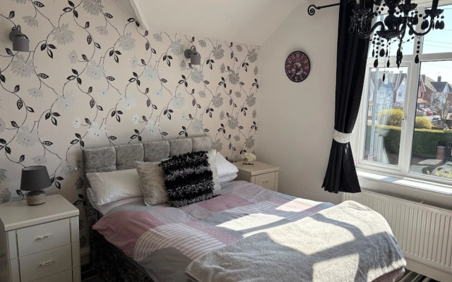 10 Guests - 5 Bedrooms - Free Parking - Petok