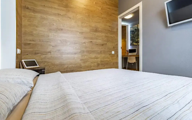 Apart-otel Arhitektor on Omskaya street, 25