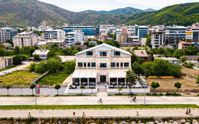 Beyaz Köşk Hotel & Cafe