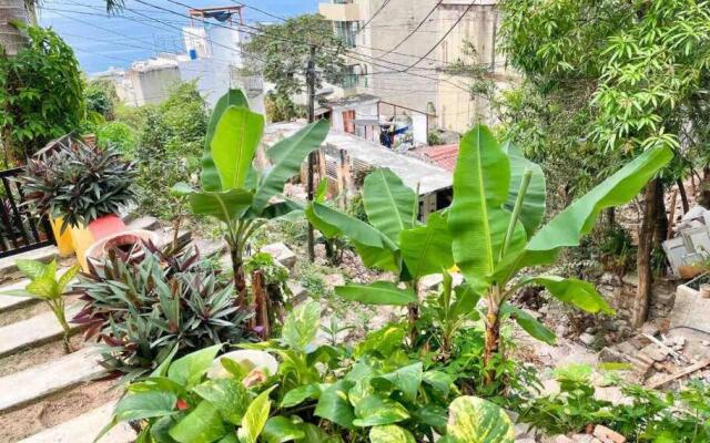 Lovely Apartment with Patio and Ocean View