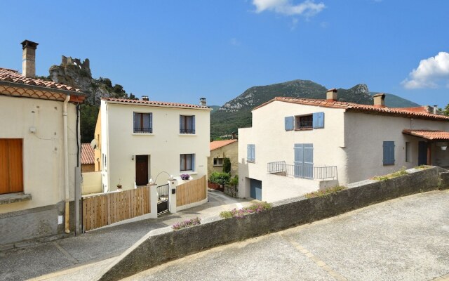 Quaint Holiday Home in Languedoc-roussillon With Garden