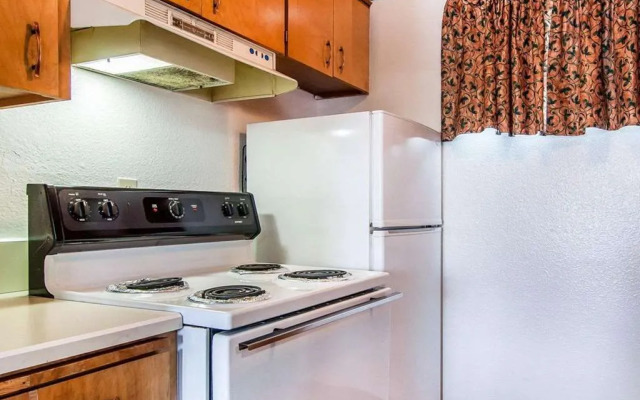 Bend Inn & Suites
