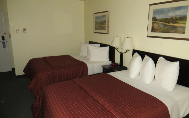 Travelodge by Wyndham Edmonton West
