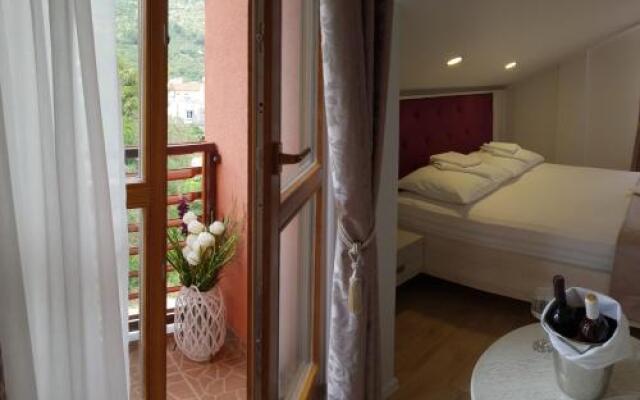 Apis Hotel