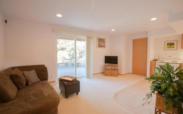 Quiet River *30 Day Minimum 4 Bedroom Townhouse by RedAwning