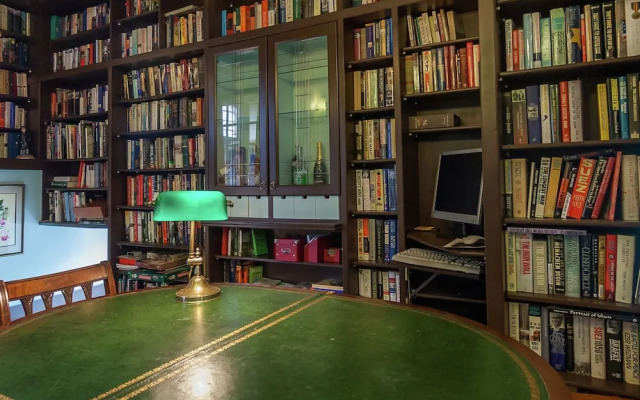 Elegant House With Heated Pool and Sauna