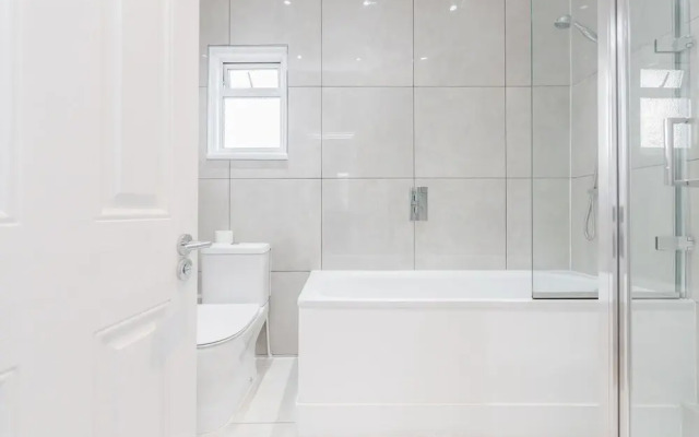 Modern & Spacious 3BR Terraced House
