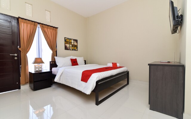 RedDoorz Plus near Jalan Imam Bonjol Denpasar