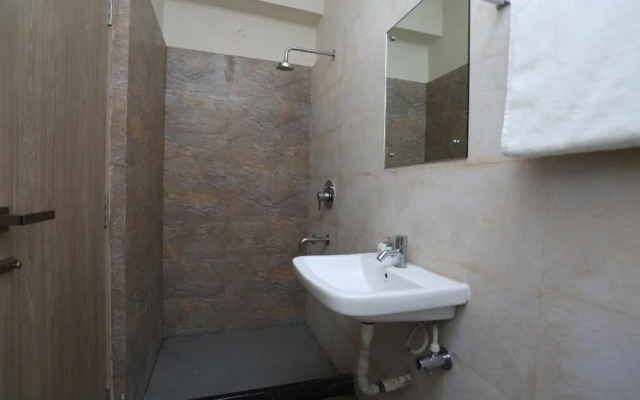 Tulsi Palace by OYO Rooms