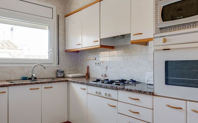 Splendid Mansion in Palau-Saverdera near Sea