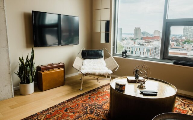 Modern And Uniquely Designed Suite In Old City