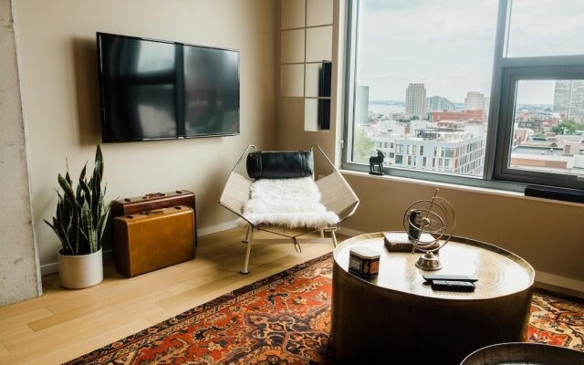 Modern & Uniquely Designed Suite in Old City