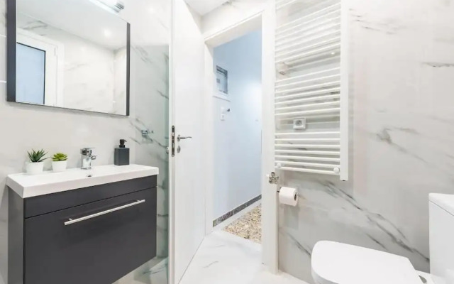 K&D Modern Apartment in Athens