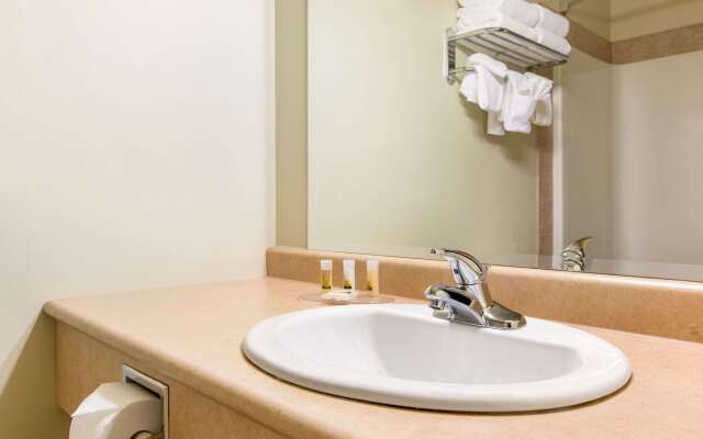 Days Inn by Wyndham Chetwynd