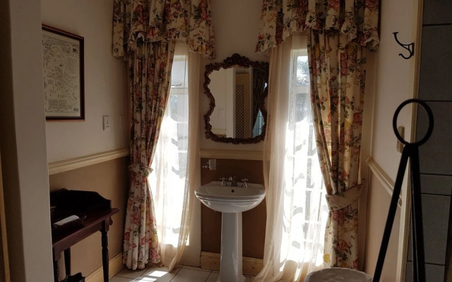 Sherwood's Country House