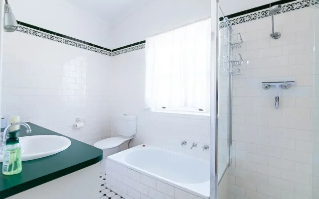 Charming 3BR Sandstone Haven