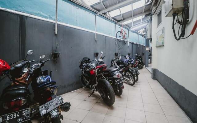 RedDoorz near Lokasari Mangga Besar 7