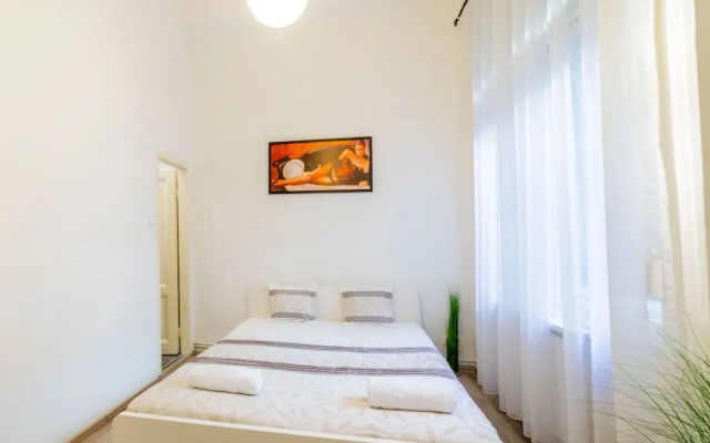 Real Apartments Lovag