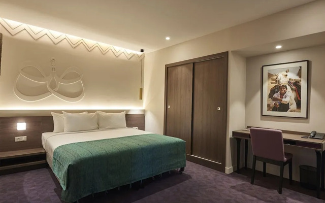 M Suite Hotel