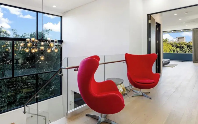 Private LA Retreat w/ Pool, Hot Tub & Fire Pit Near Melrose Ave The Martel House by Avantstay