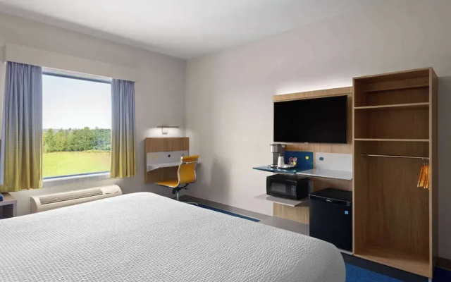 Microtel by Wyndham Lachute