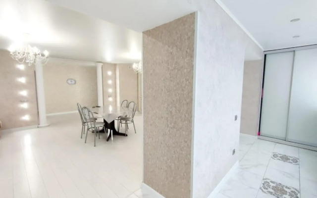 Apartments on Traktorostroiteley Avenue 78k1
