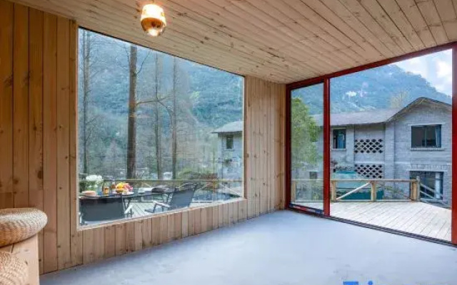 Qingcheng Mountain·Yuan.Qi Wooden House Private Tang Homestay