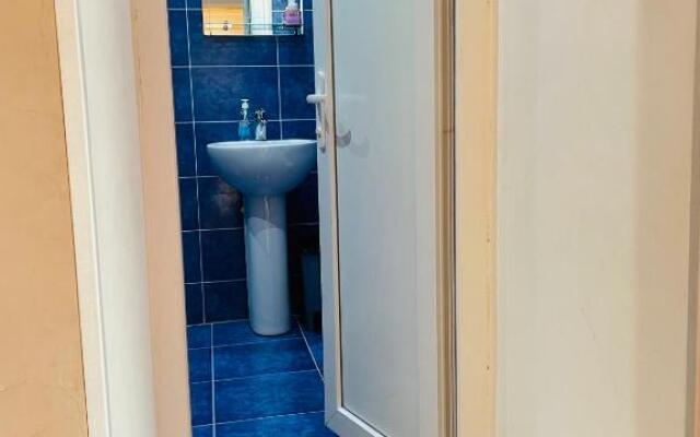 Travel Inn House Mestia • მოგზაურის სახლი