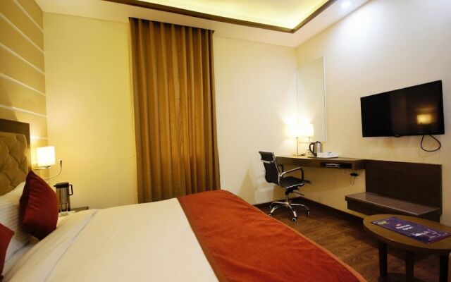 OYO 3763 Naeeka Hotel