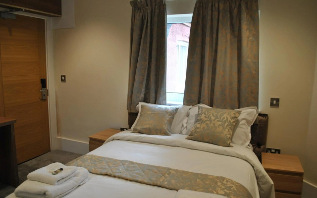 Real Dreams Hotel