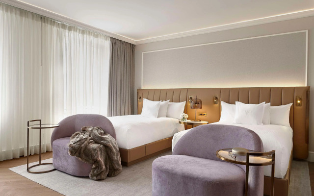 Vogue Hotel Montreal Downtown, Curio Collection by Hilton