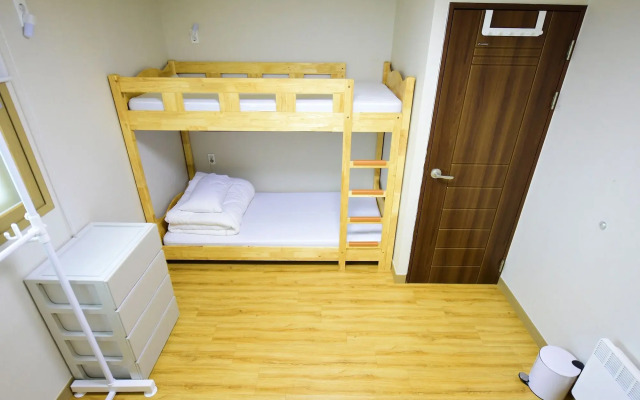 Ganderak Guesthouse - Hostel