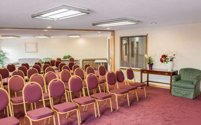 Quality Inn & Suites Indianapolis Northwest