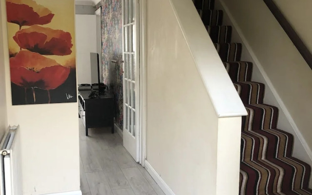Lovely 3-bed House in Farnham Royal Slough