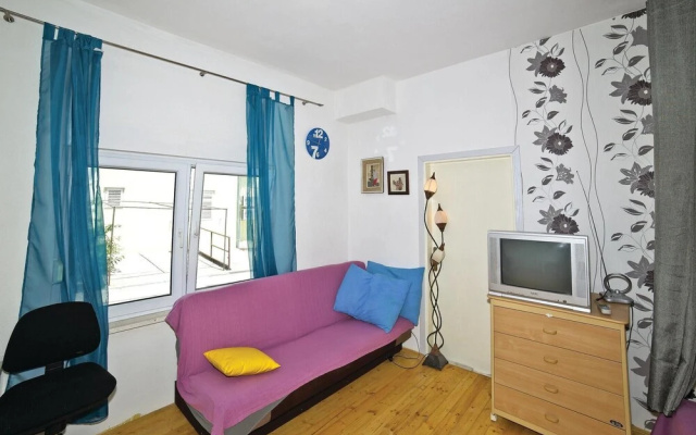 Amazing Apartment in Mastrinka With Wifi