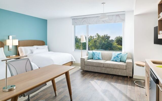 Element Hampton Peninsula Town Center