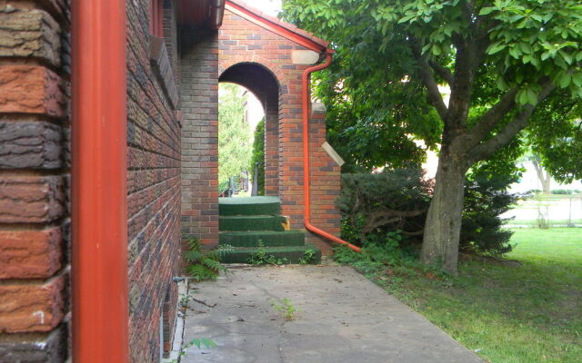 Maple Street Bed and Breakfast LLC