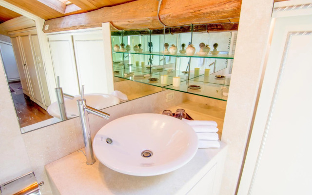 Opera Luxury Apartment