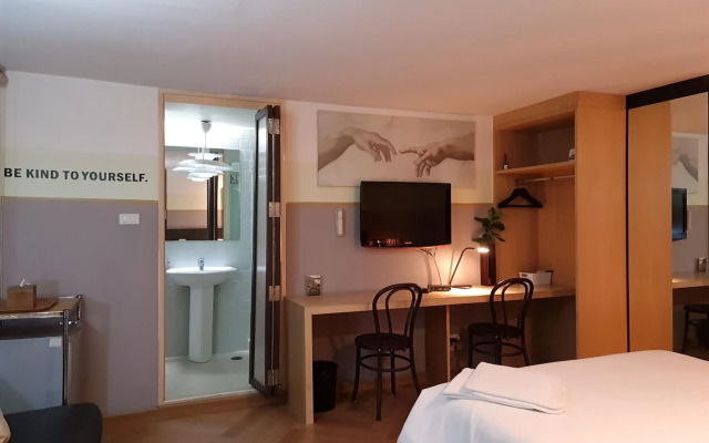 Sathorn Terrace Apartment