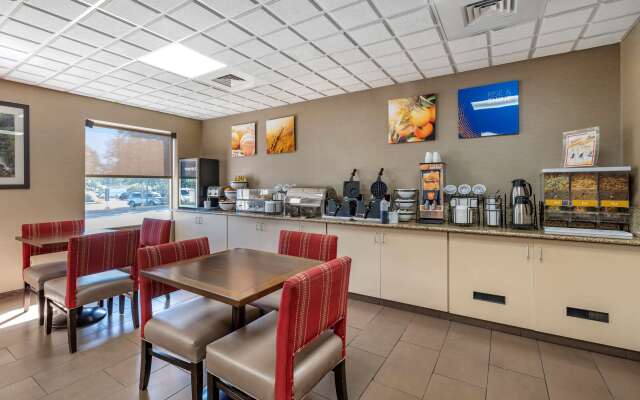 Comfort Inn & Suites Dayton Northwest - Englewood