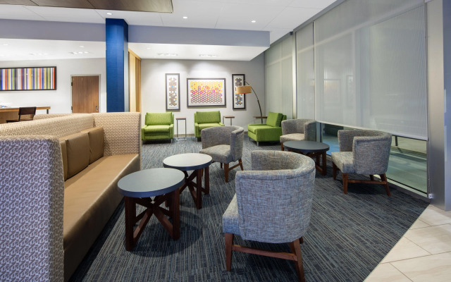 Holiday Inn Express & Suites Chico by IHG