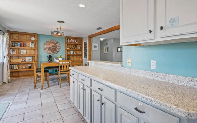 Beach Bungalow 700