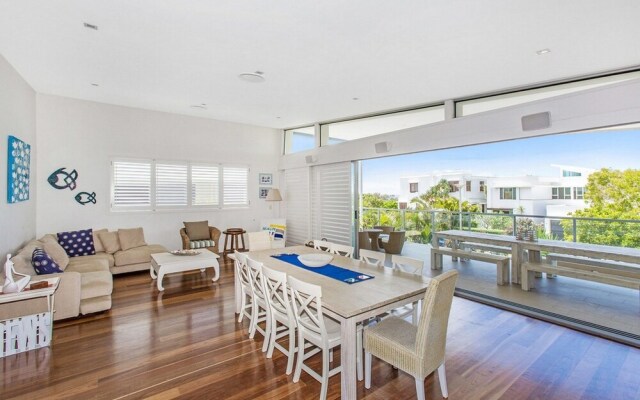 Salt Beach Holiday Home